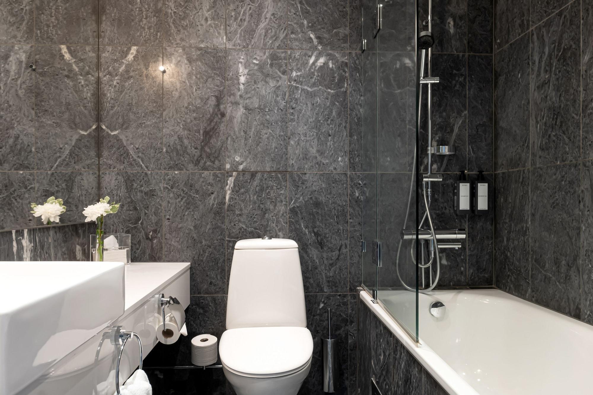Elite Plaza Hotel 4*